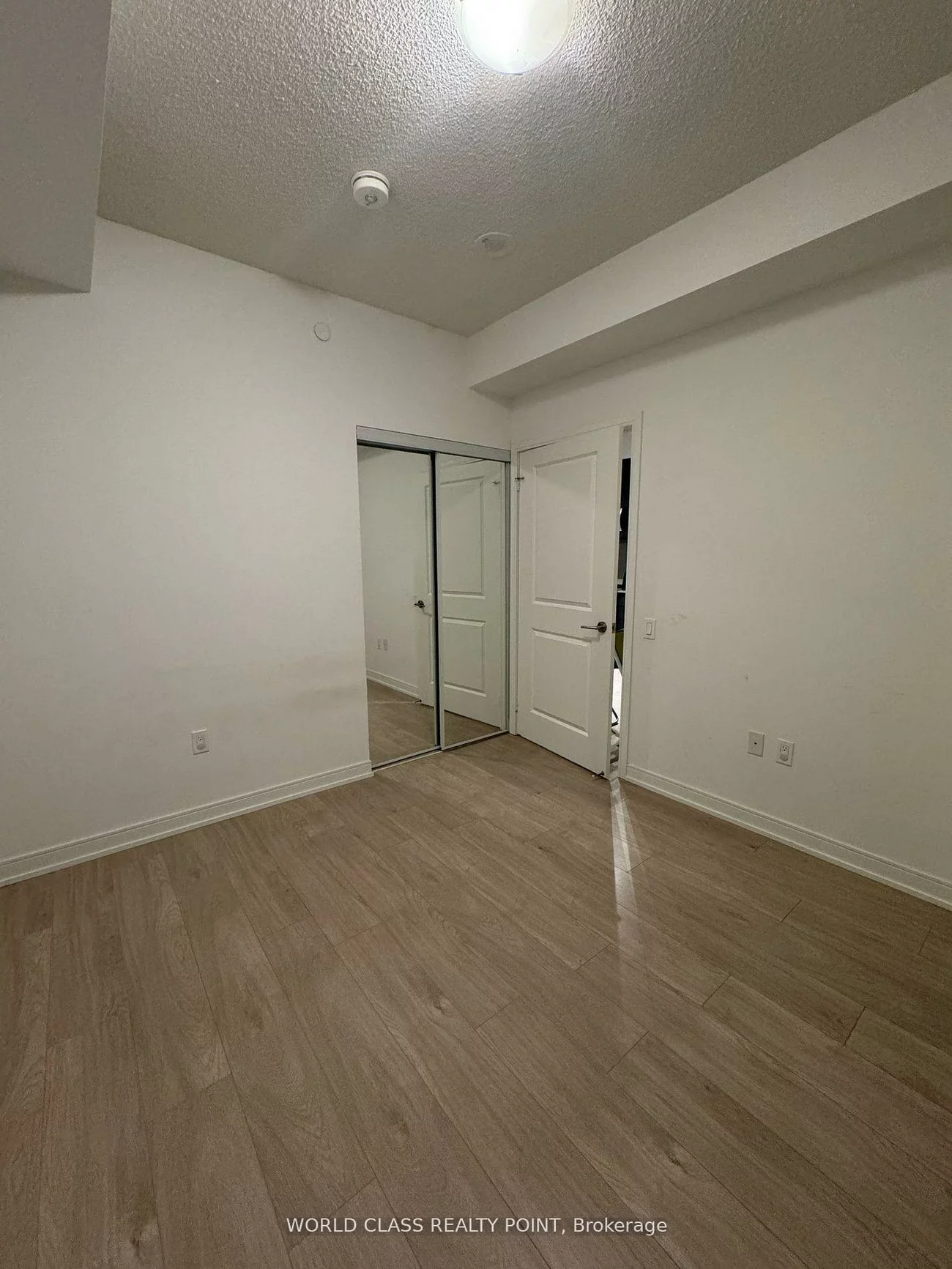 8, Nahani, Hurontario, Mississauga
