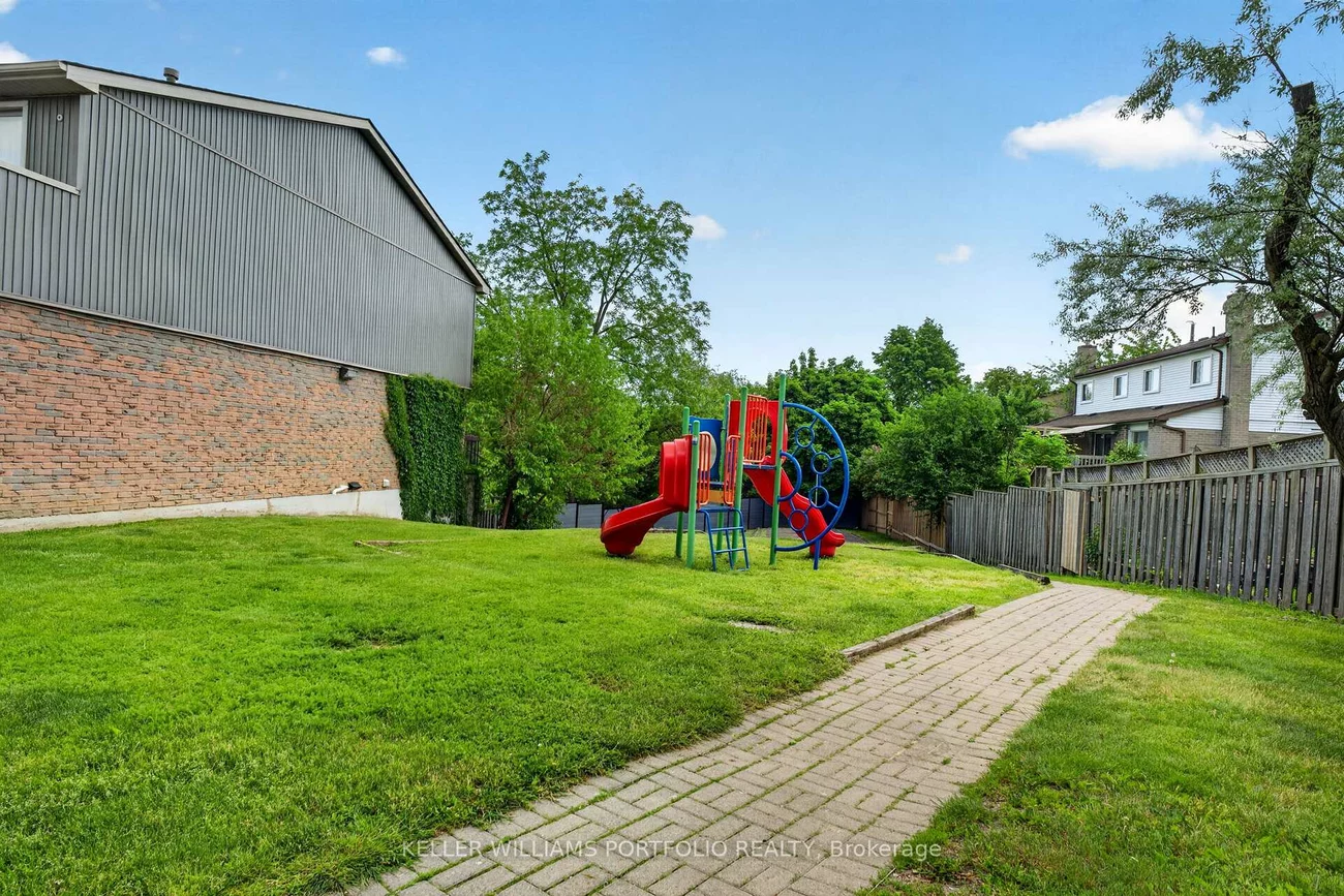 900, Dundas, Erindale, Mississauga