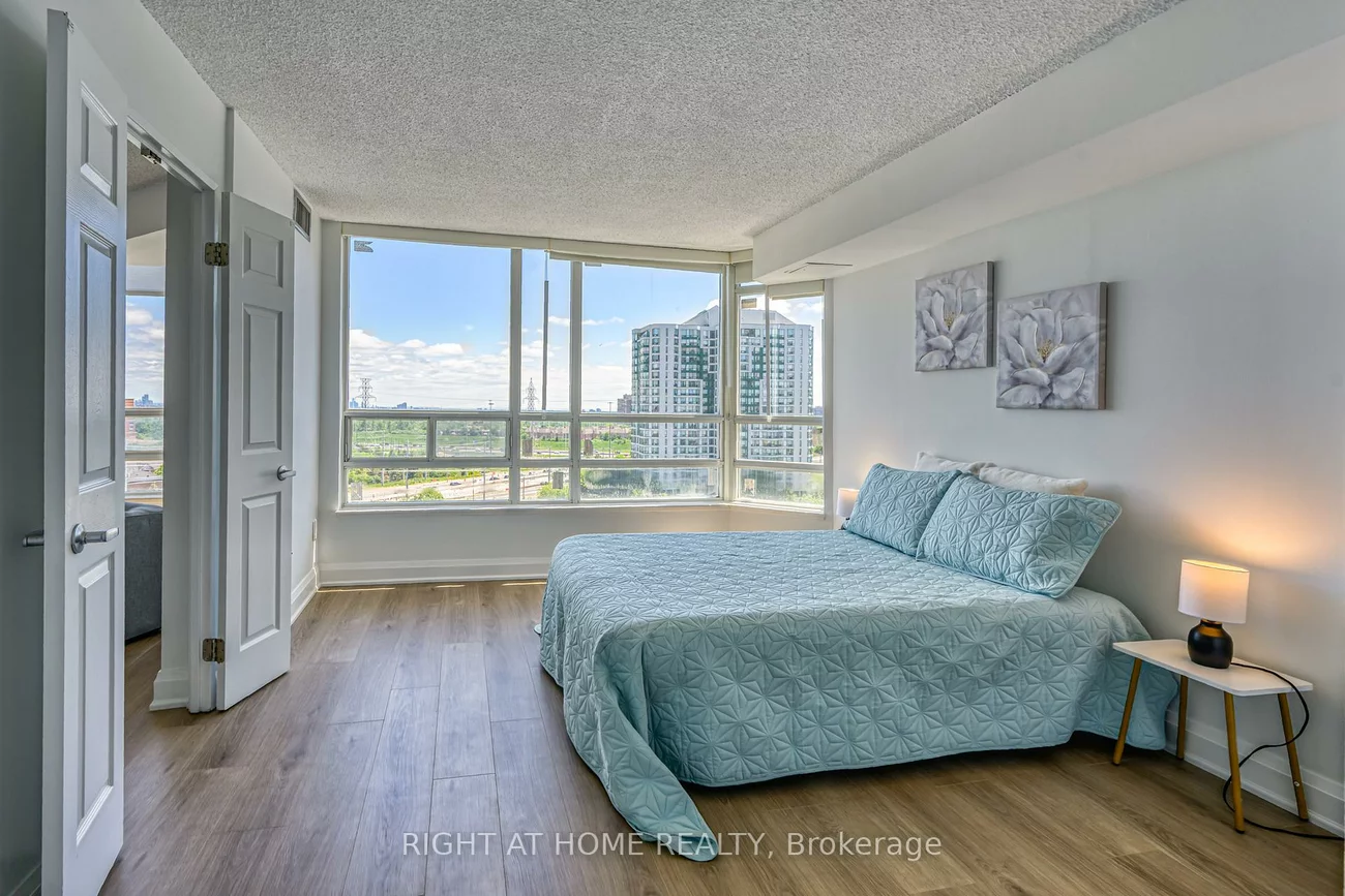 50, Kingsbridge Garden, Hurontario, Mississauga