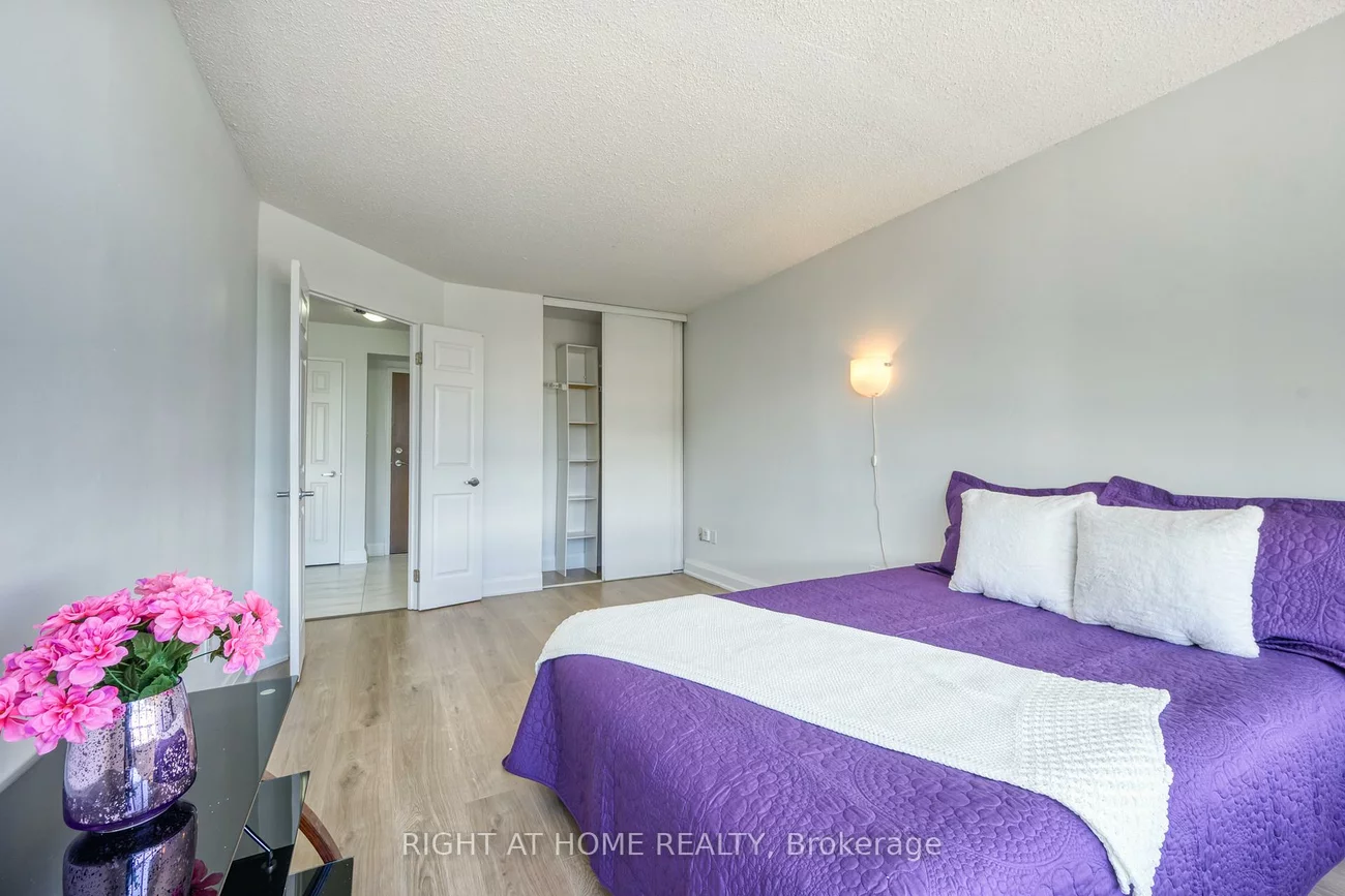 50, Kingsbridge Garden, Hurontario, Mississauga