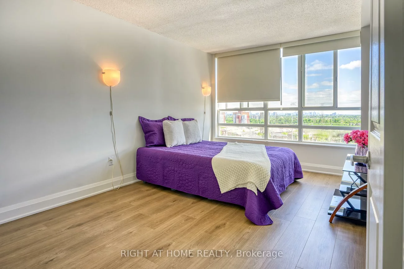 50, Kingsbridge Garden, Hurontario, Mississauga