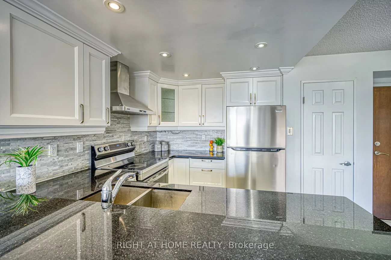 50, Kingsbridge Garden, Hurontario, Mississauga