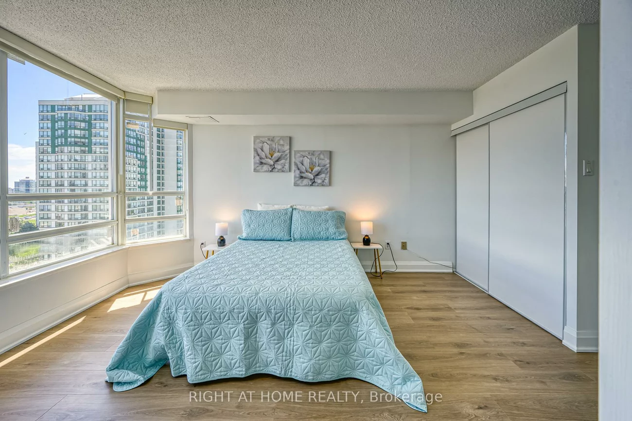 50, Kingsbridge Garden, Hurontario, Mississauga