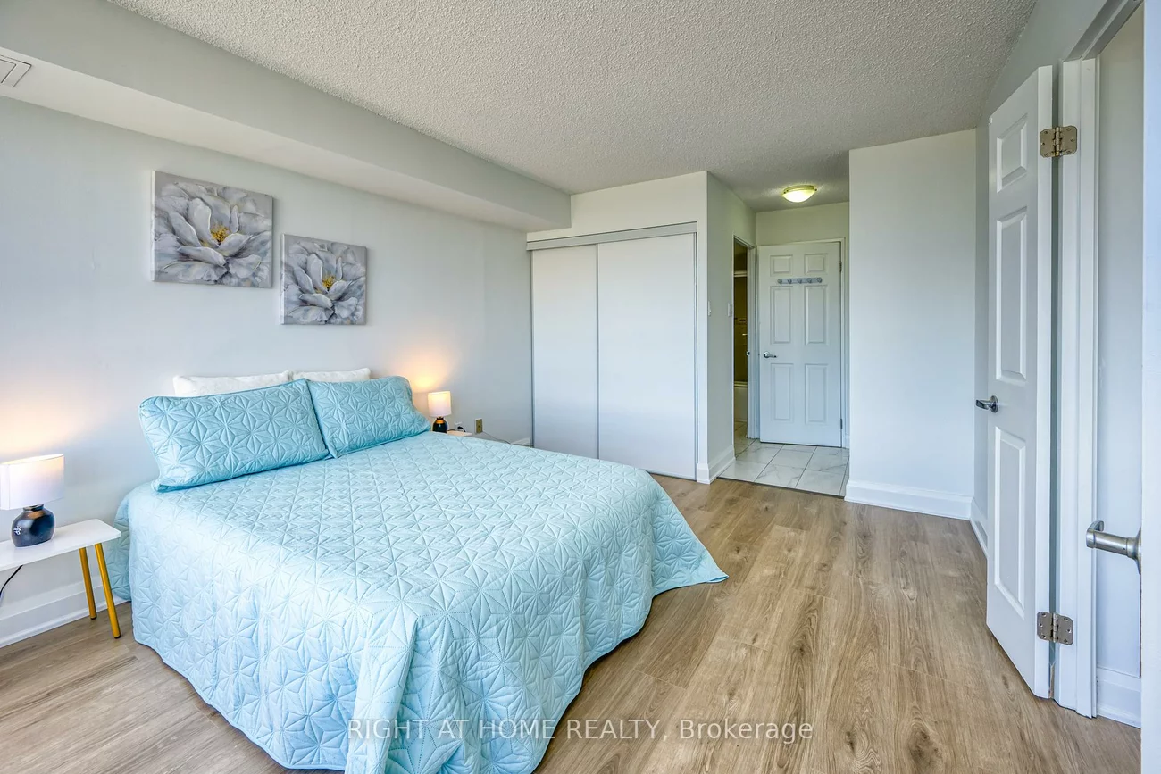 50, Kingsbridge Garden, Hurontario, Mississauga