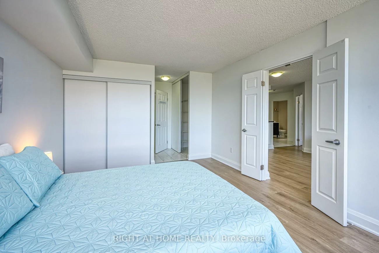 50, Kingsbridge Garden, Hurontario, Mississauga