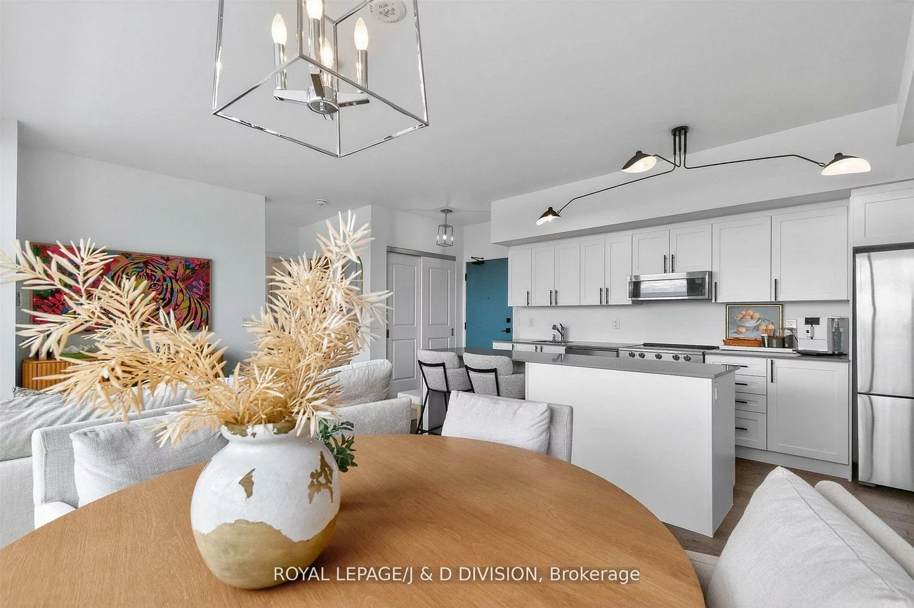 1063, Douglas McCurdy, Lakeview, Mississauga