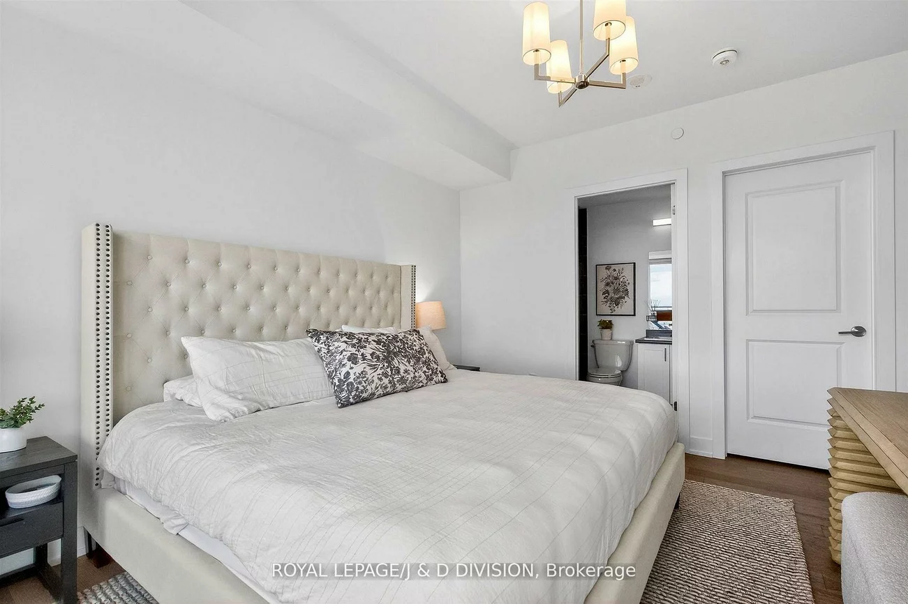 1063, Douglas McCurdy, Lakeview, Mississauga