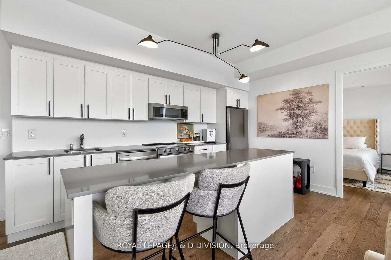 1063, Douglas McCurdy, Lakeview, Mississauga