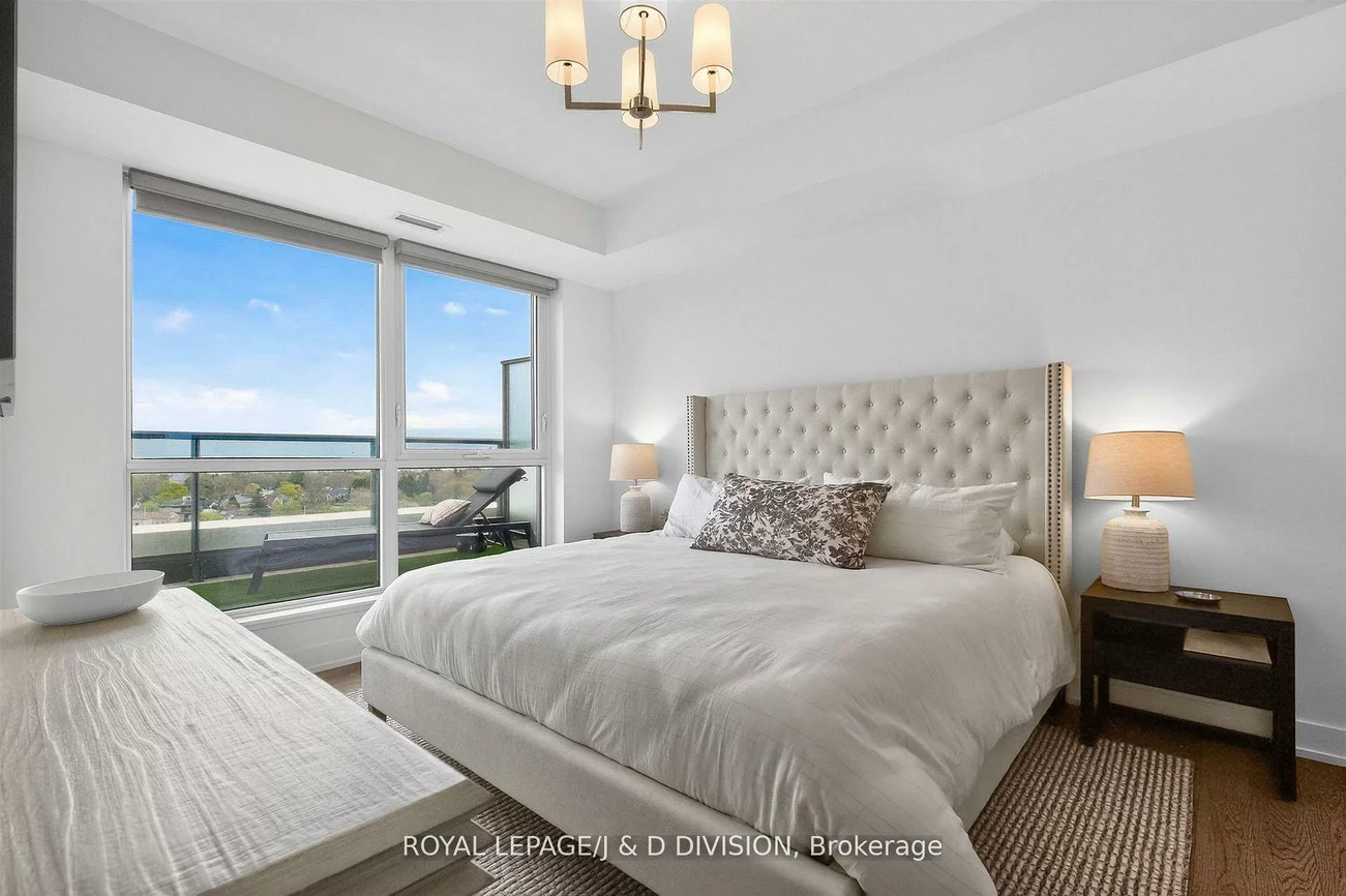 1063, Douglas McCurdy, Lakeview, Mississauga