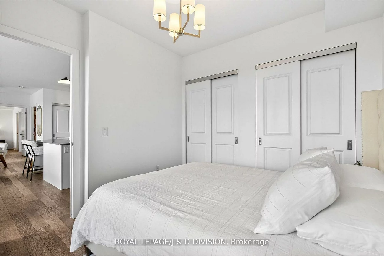 1063, Douglas McCurdy, Lakeview, Mississauga
