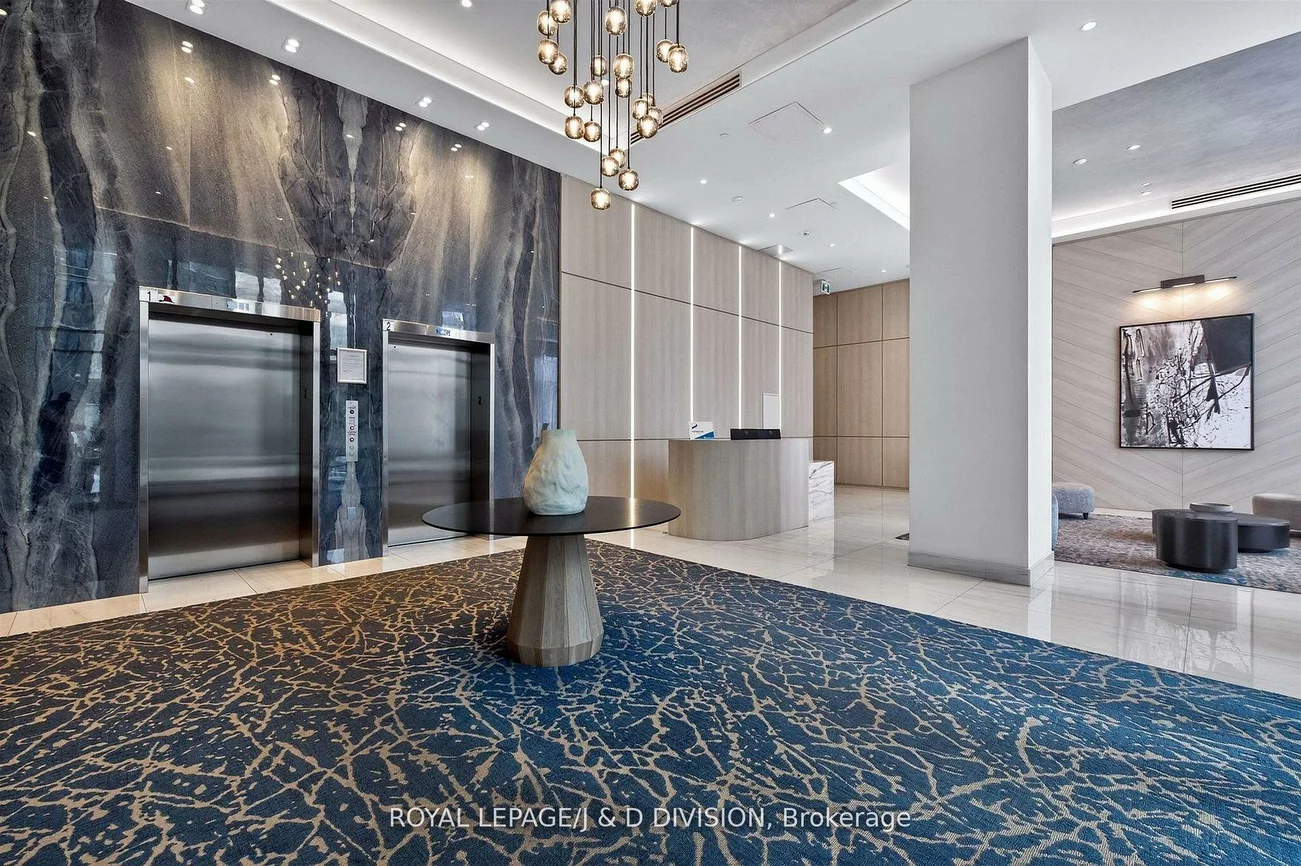 1063, Douglas McCurdy, Lakeview, Mississauga