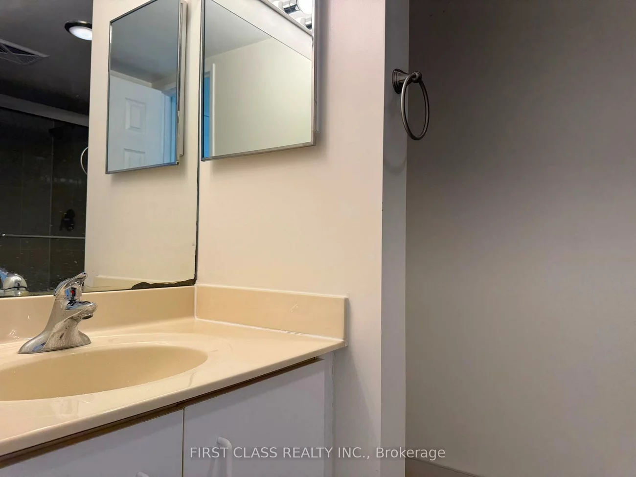 700, Constellation, Hurontario, Mississauga