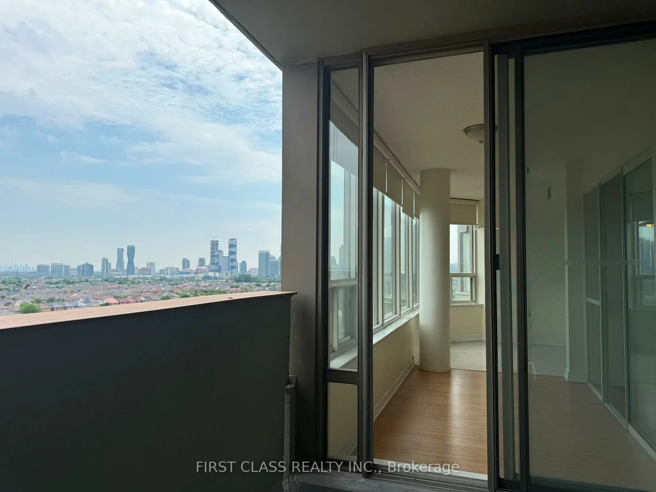 700, Constellation, Hurontario, Mississauga
