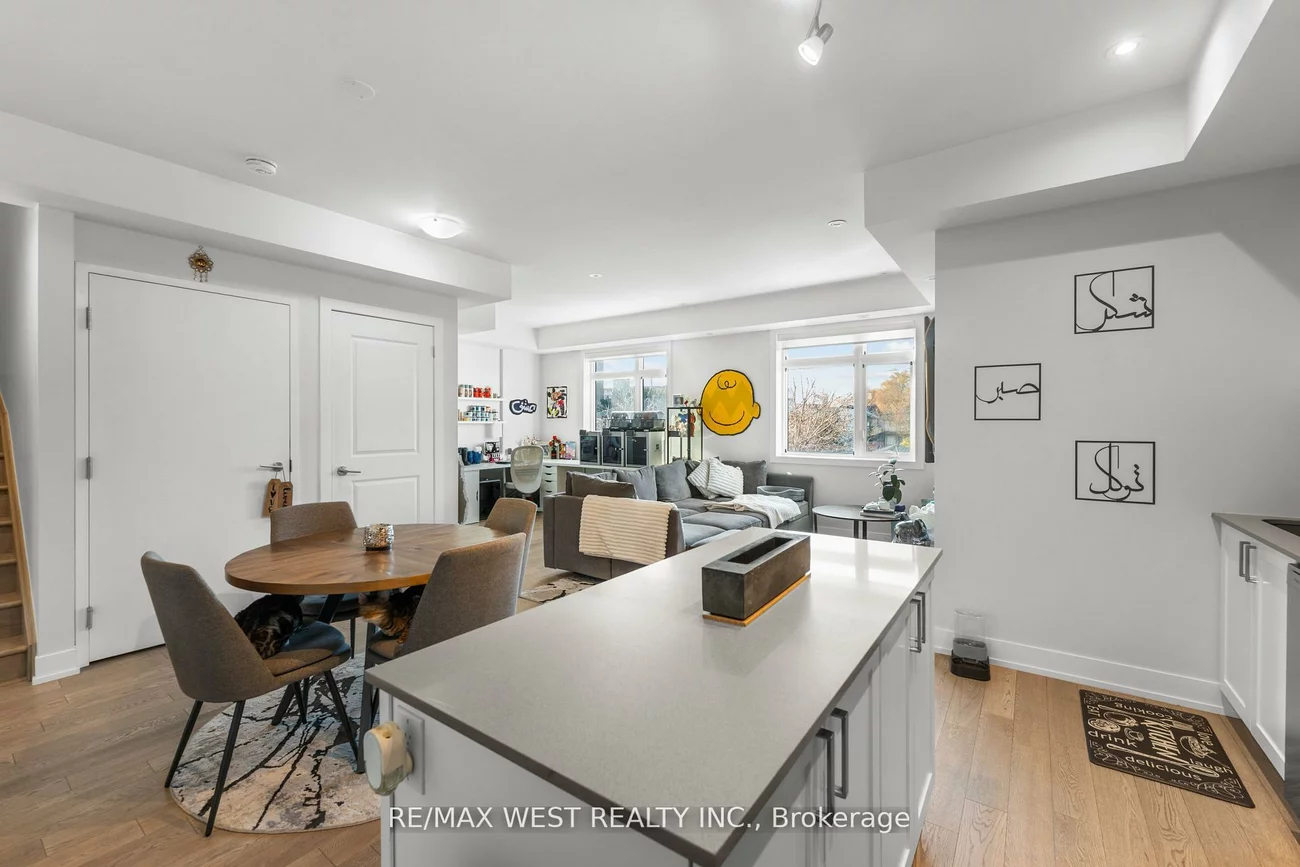 1062, Douglas McCurdy, Lakeview, Mississauga