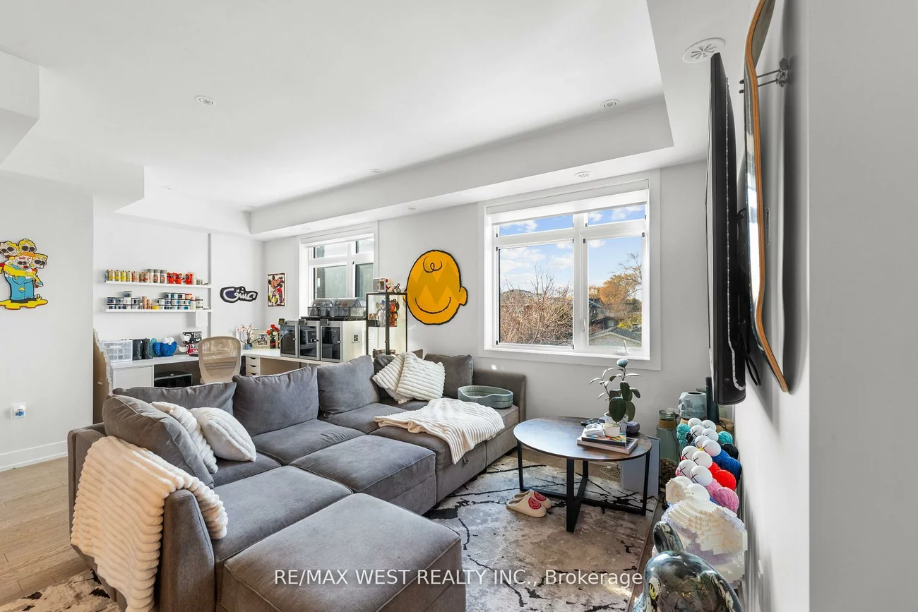 1062, Douglas McCurdy, Lakeview, Mississauga