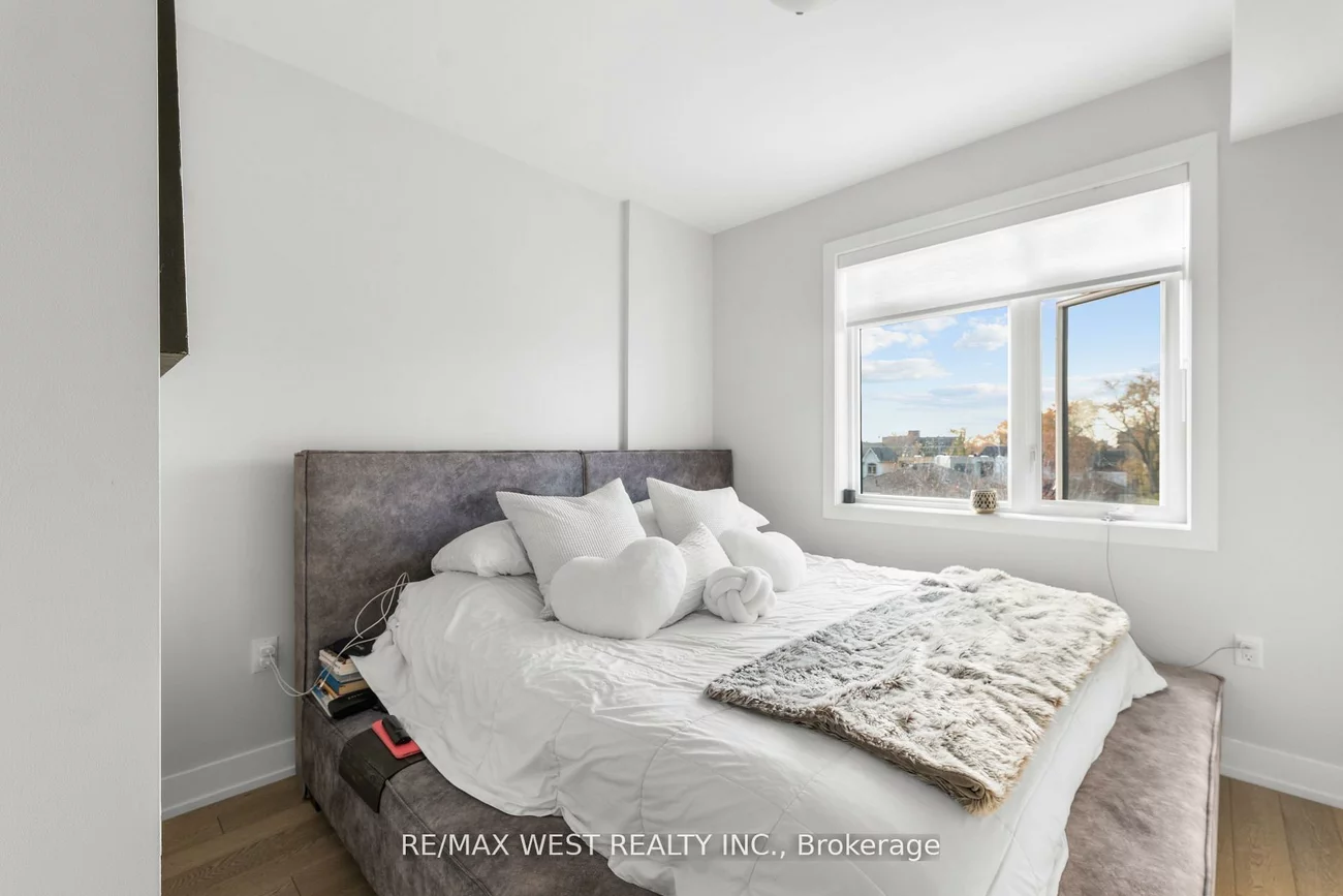 1062, Douglas McCurdy, Lakeview, Mississauga