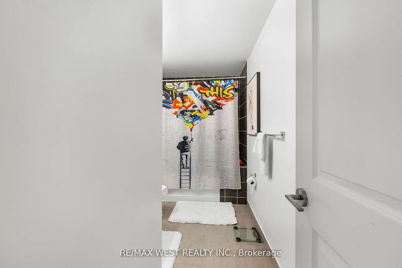 1062, Douglas McCurdy, Lakeview, Mississauga