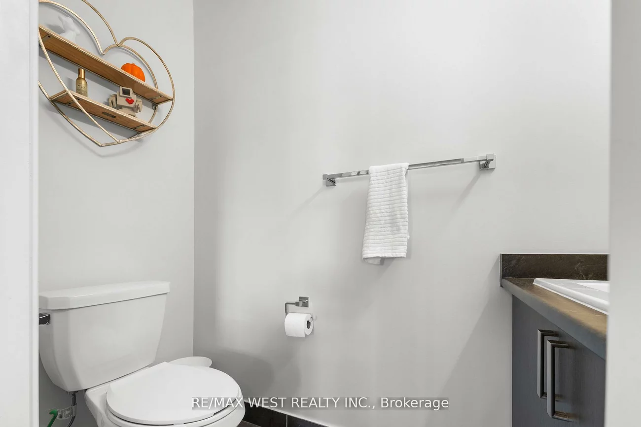 1062, Douglas McCurdy, Lakeview, Mississauga