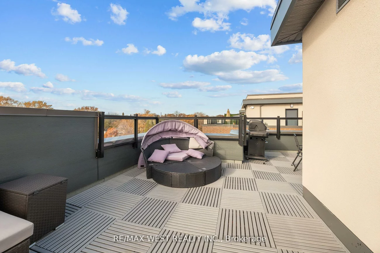 1062, Douglas McCurdy, Lakeview, Mississauga
