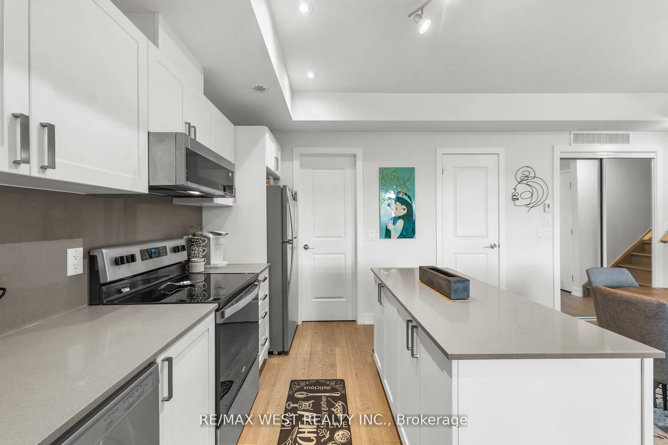1062, Douglas McCurdy, Lakeview, Mississauga