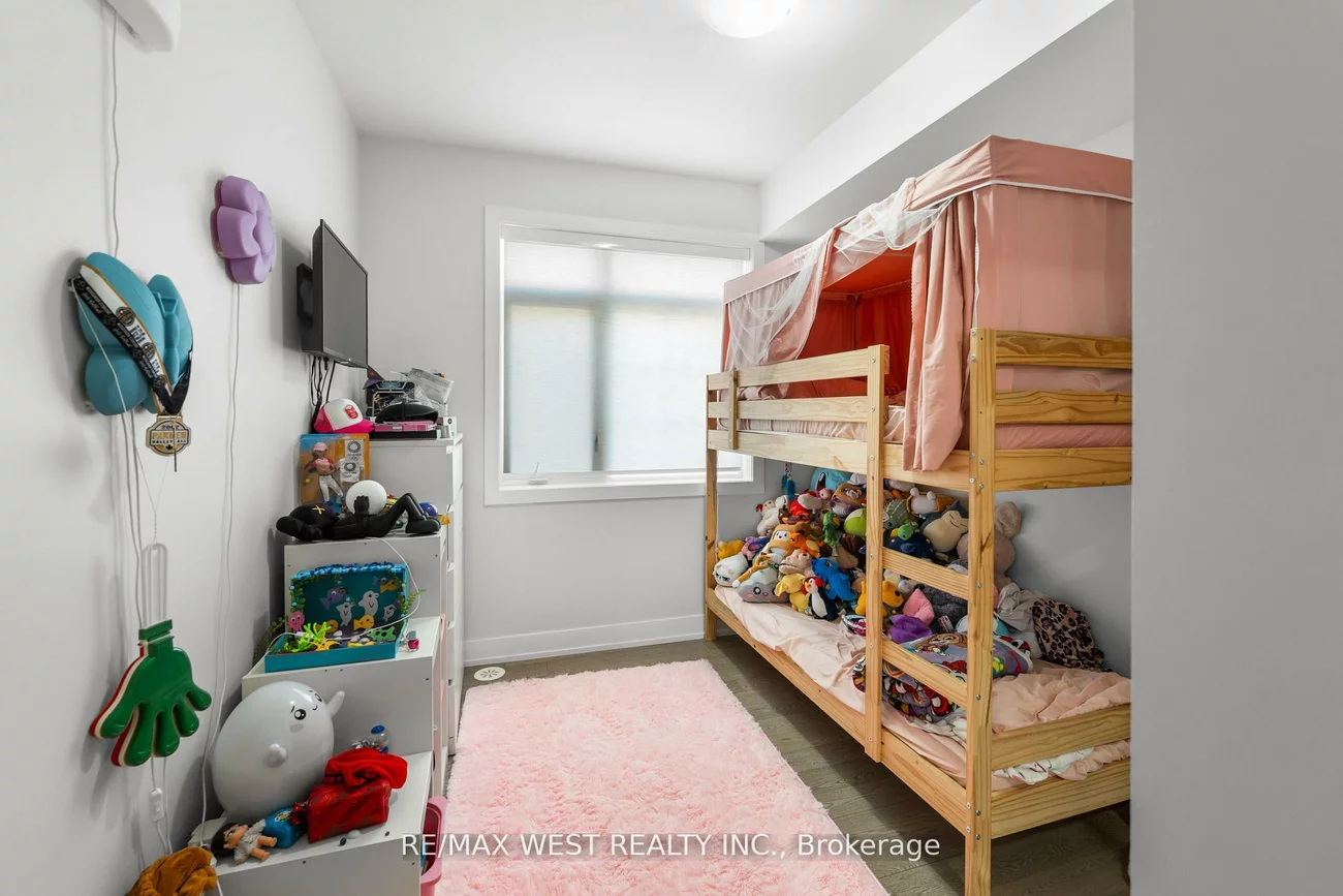 1062, Douglas McCurdy, Lakeview, Mississauga