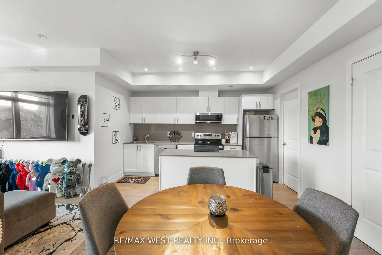 1062, Douglas McCurdy, Lakeview, Mississauga