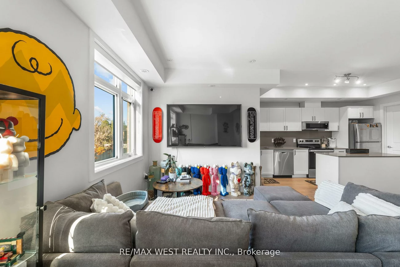 1062, Douglas McCurdy, Lakeview, Mississauga