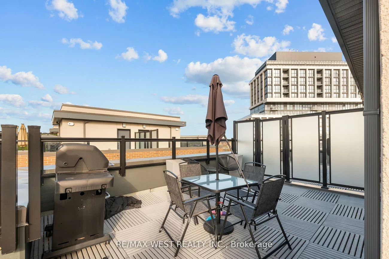 1062, Douglas McCurdy, Lakeview, Mississauga