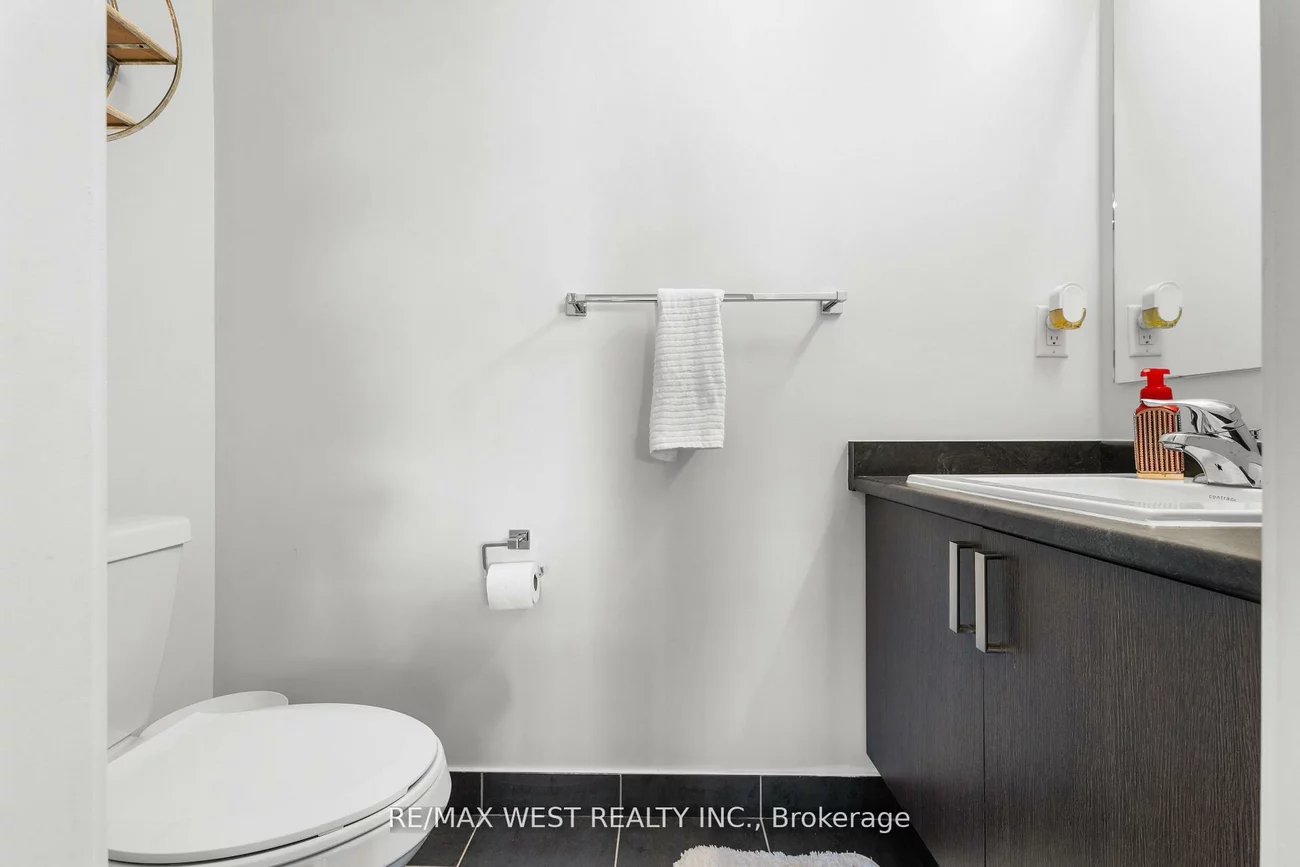 1062, Douglas McCurdy, Lakeview, Mississauga
