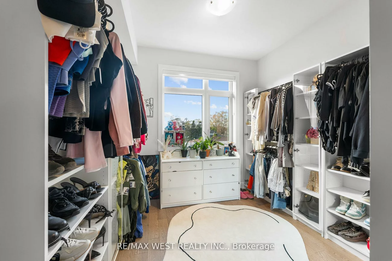 1062, Douglas McCurdy, Lakeview, Mississauga
