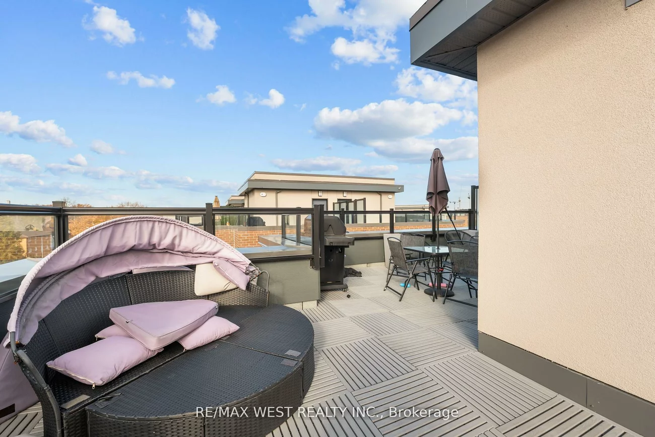 1062, Douglas McCurdy, Lakeview, Mississauga