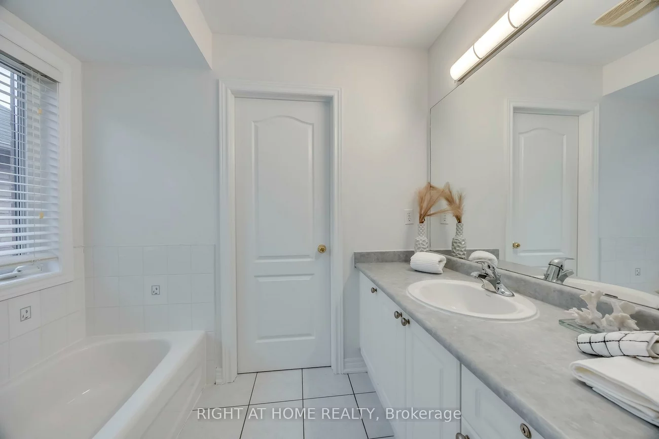 1015, Galesway, East Credit, Mississauga