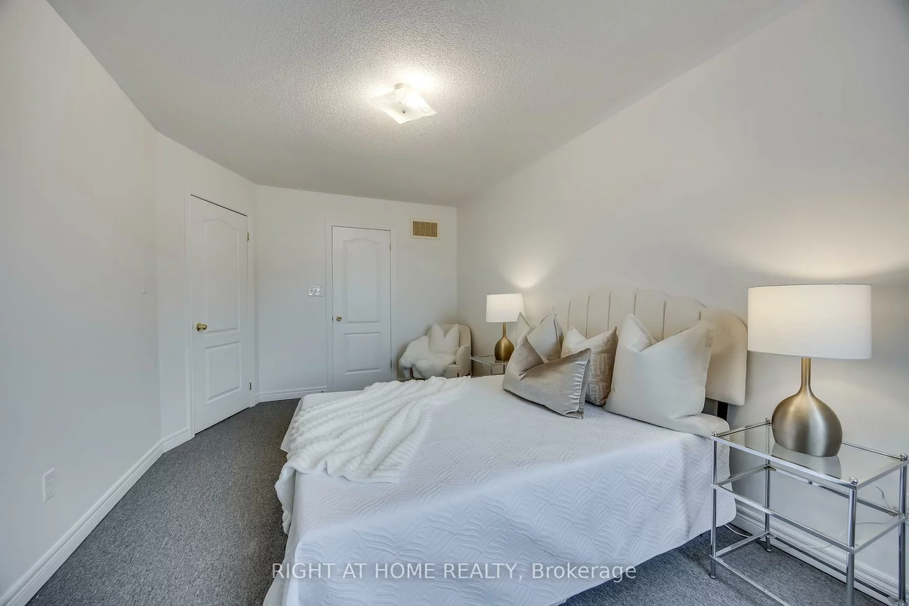 1015, Galesway, East Credit, Mississauga