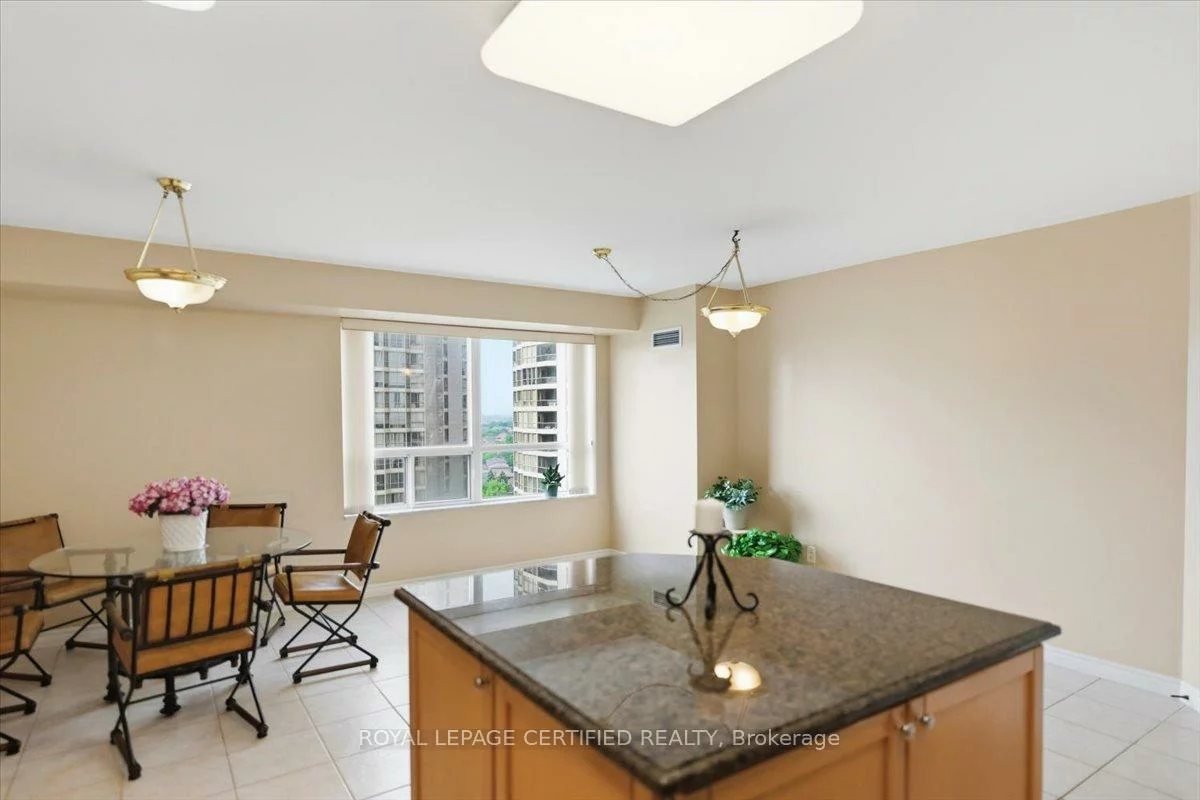 25, Kingsbridge Garden, Hurontario, Mississauga