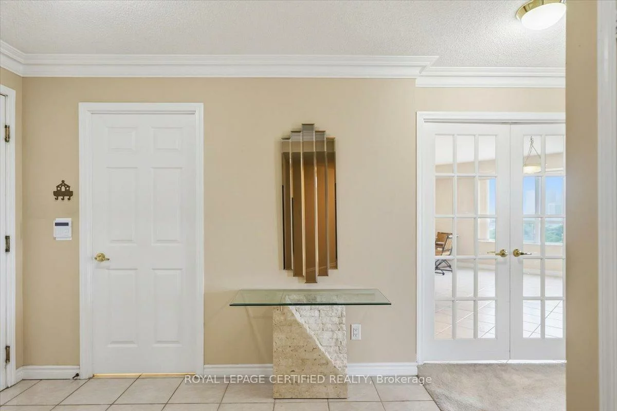 25, Kingsbridge Garden, Hurontario, Mississauga