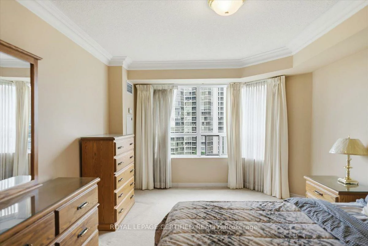 25, Kingsbridge Garden, Hurontario, Mississauga