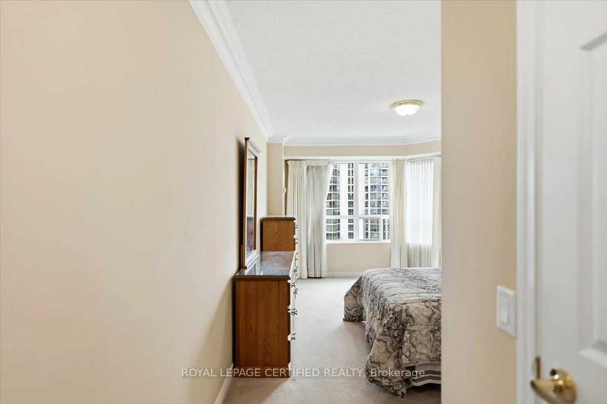 25, Kingsbridge Garden, Hurontario, Mississauga