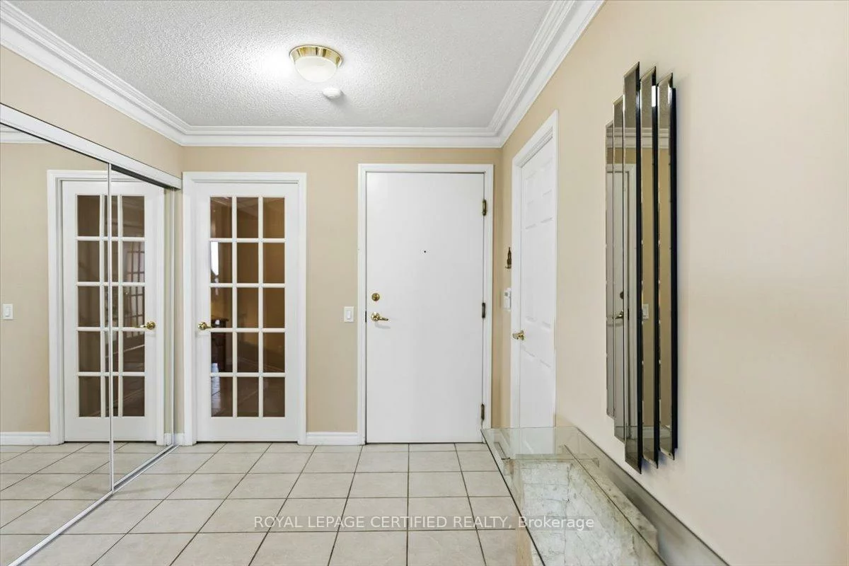 25, Kingsbridge Garden, Hurontario, Mississauga