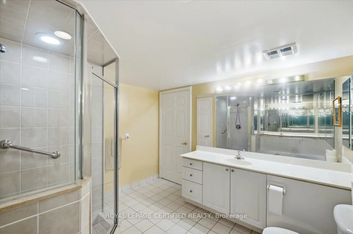 25, Kingsbridge Garden, Hurontario, Mississauga