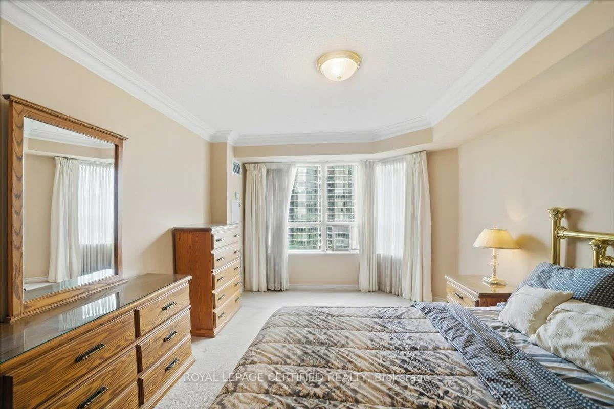 25, Kingsbridge Garden, Hurontario, Mississauga