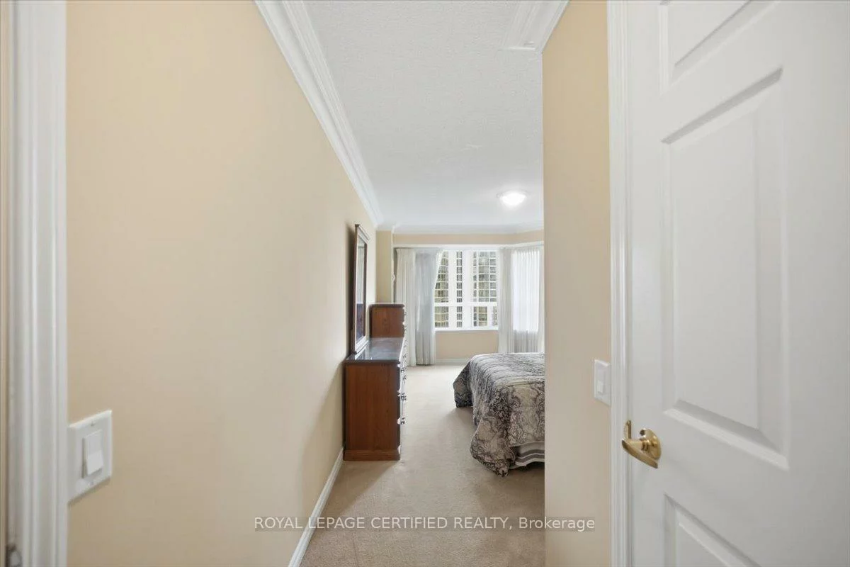 25, Kingsbridge Garden, Hurontario, Mississauga
