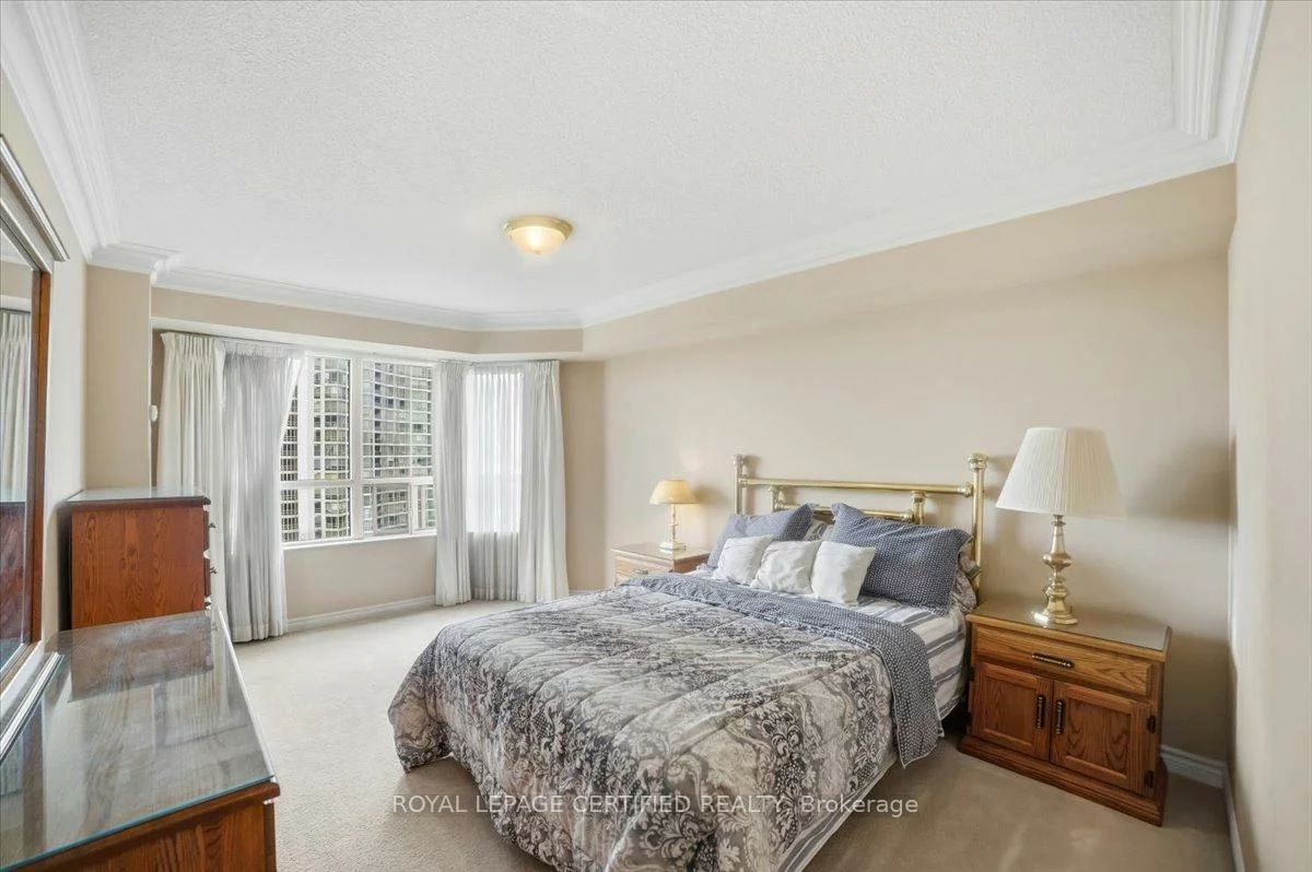 25, Kingsbridge Garden, Hurontario, Mississauga
