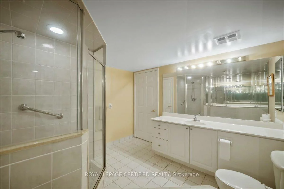 25, Kingsbridge Garden, Hurontario, Mississauga
