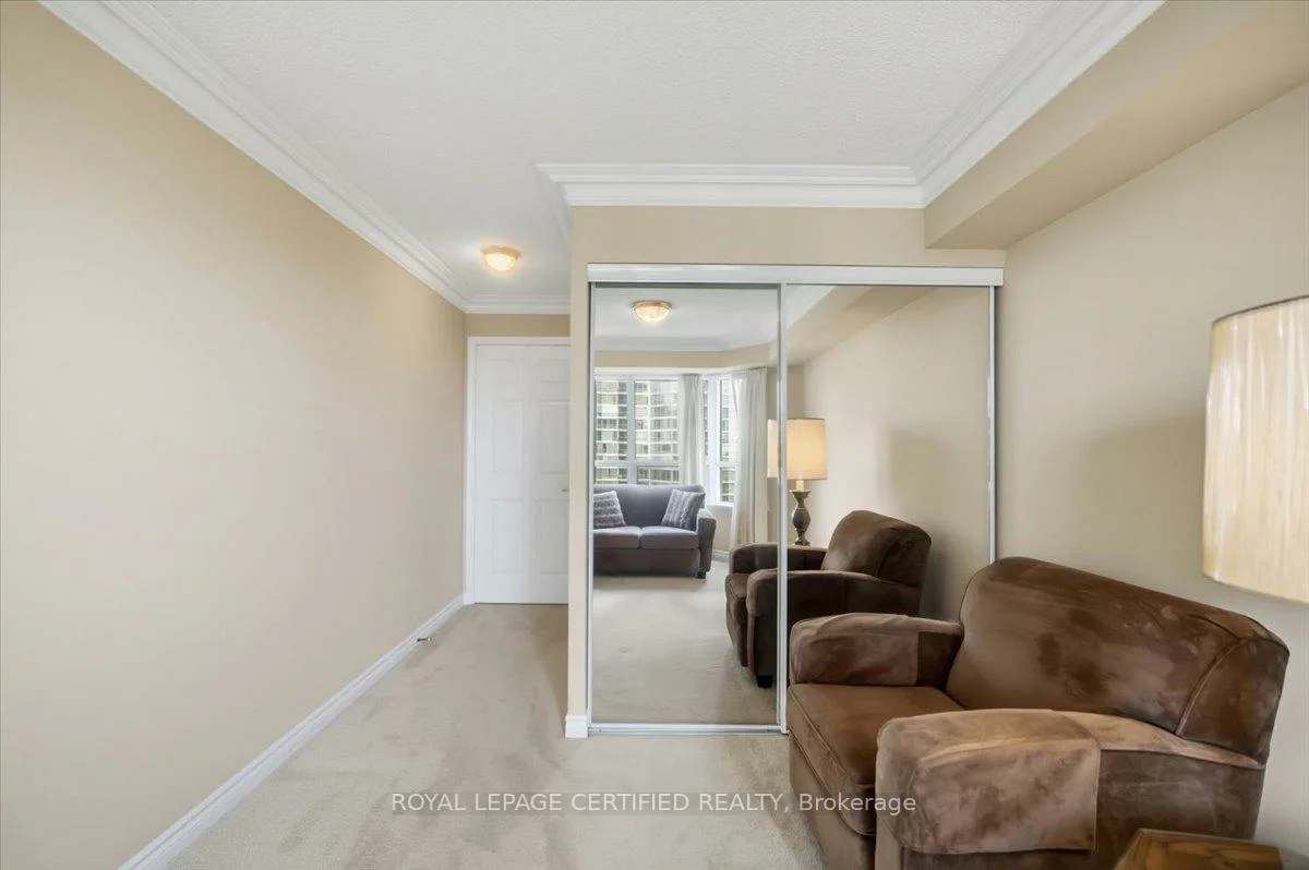 25, Kingsbridge Garden, Hurontario, Mississauga