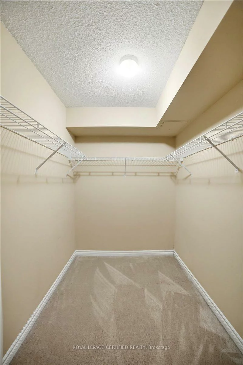25, Kingsbridge Garden, Hurontario, Mississauga