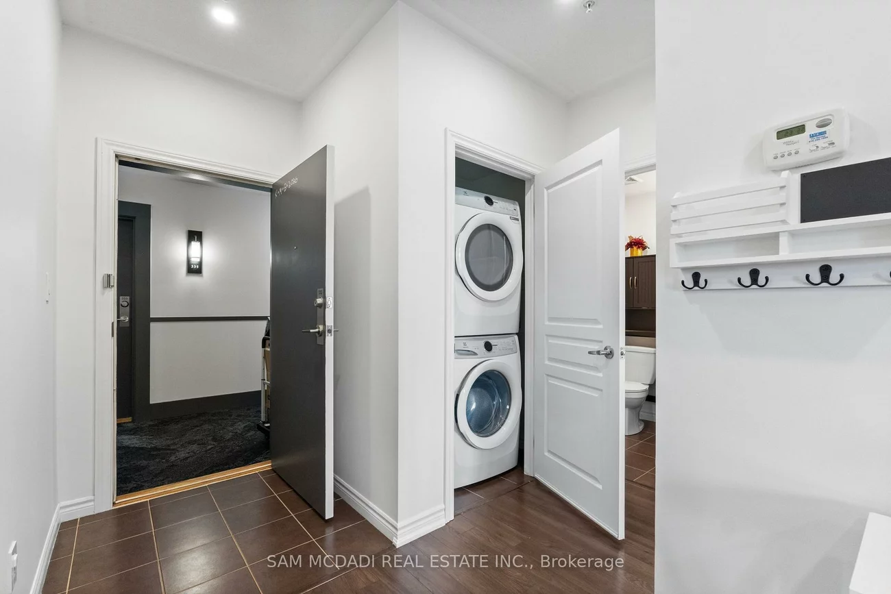 570, Lolita, Mississauga Valleys, Mississauga