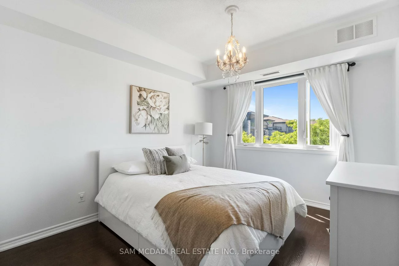 570, Lolita, Mississauga Valleys, Mississauga