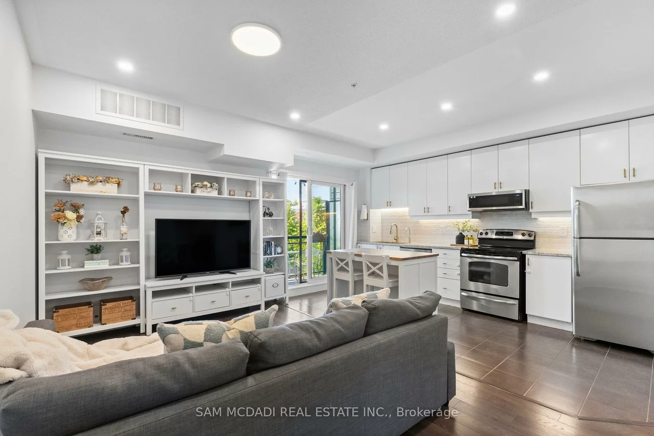 570, Lolita, Mississauga Valleys, Mississauga
