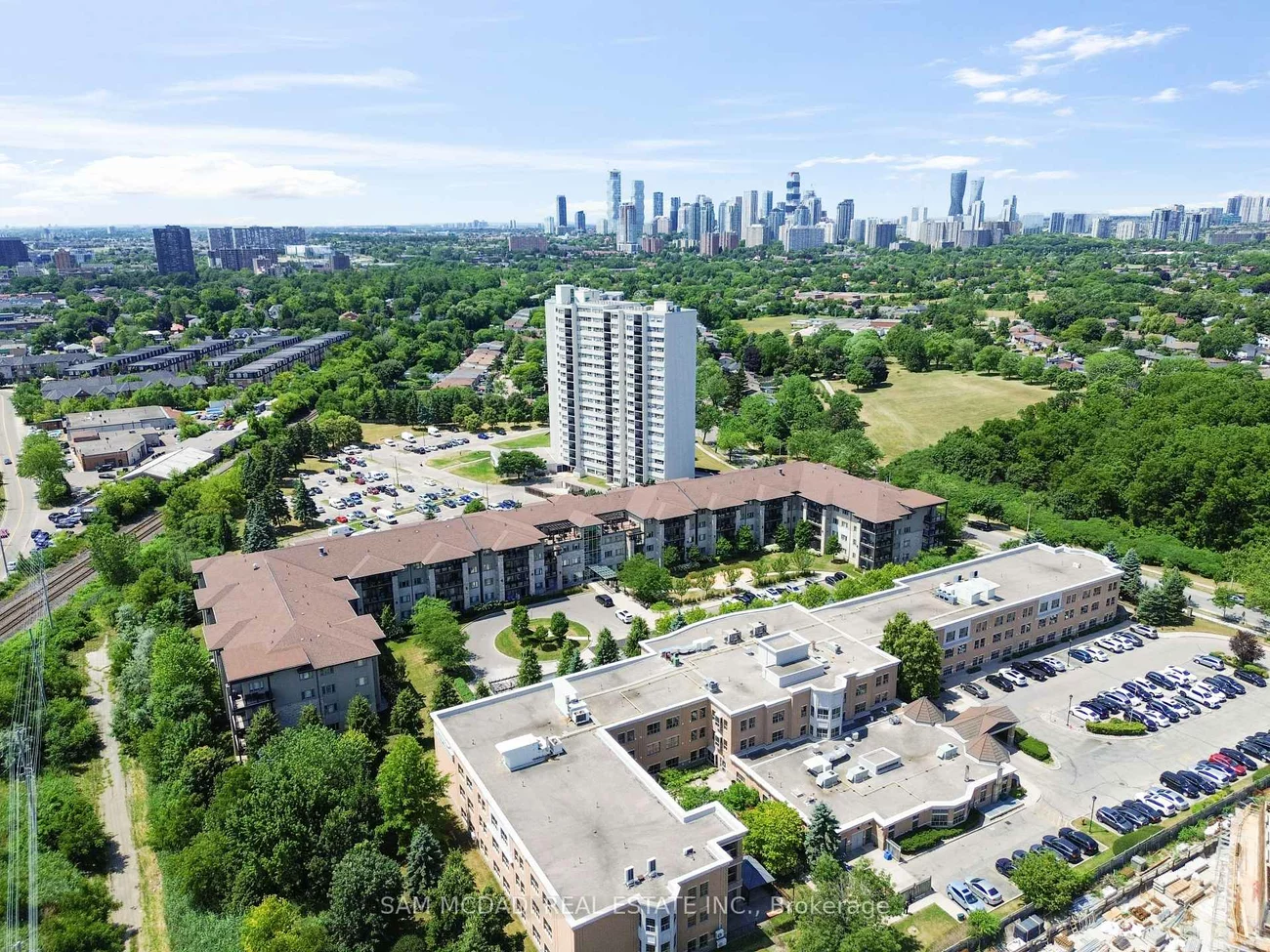 570, Lolita, Mississauga Valleys, Mississauga