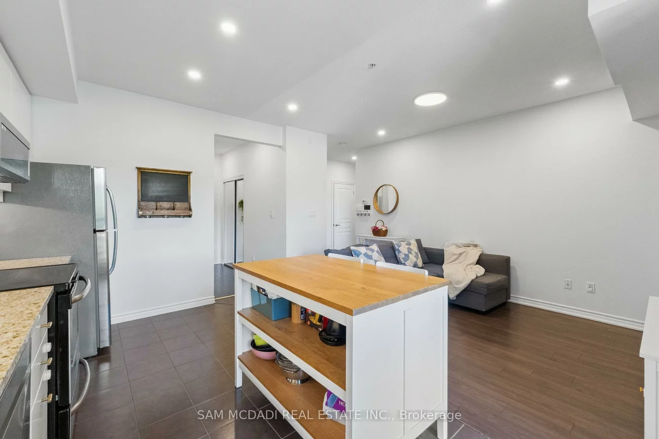 570, Lolita, Mississauga Valleys, Mississauga